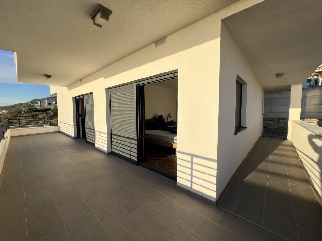 nova-vila-s-bazenem-a-nadhernym-vyhledem-na-more-oblast-makarska-chorvatsko