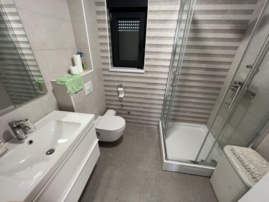 nova-vila-s-bazenem-a-nadhernym-vyhledem-na-more-oblast-makarska-chorvatsko