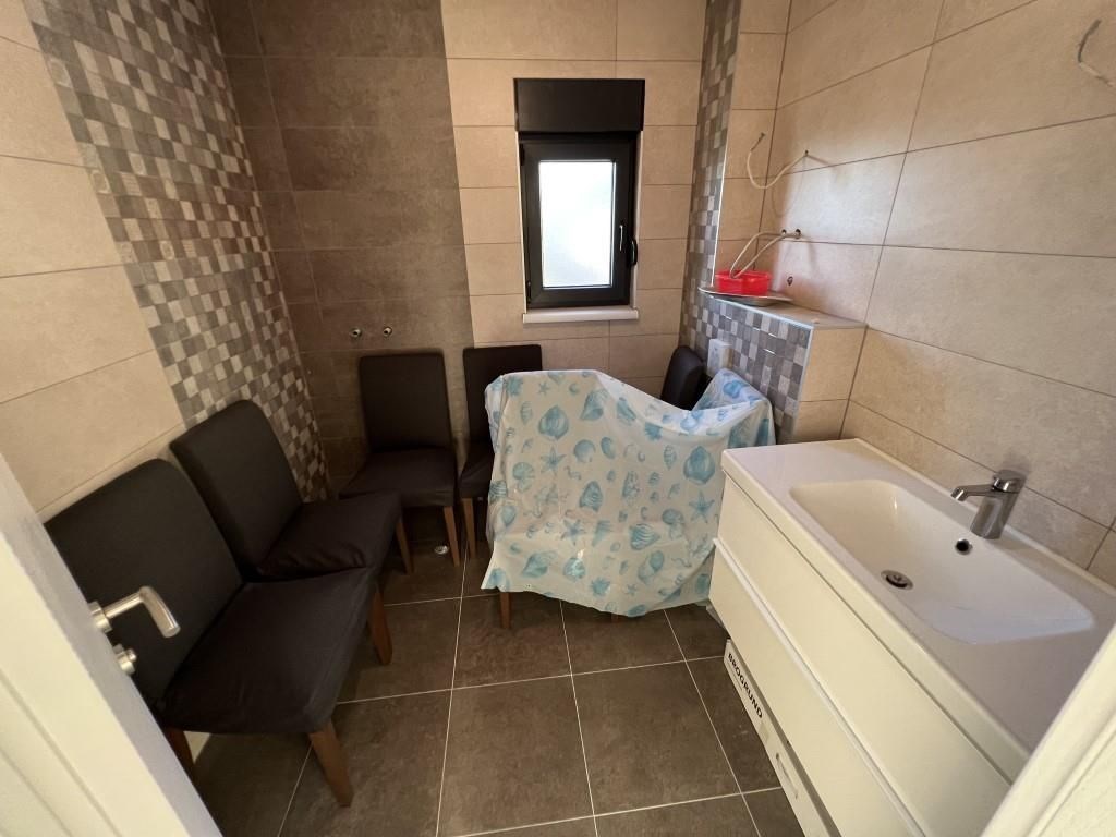 nova-vila-s-bazenem-a-nadhernym-vyhledem-na-more-oblast-makarska-chorvatsko