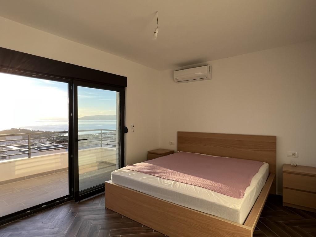 nova-vila-s-bazenem-a-nadhernym-vyhledem-na-more-oblast-makarska-chorvatsko