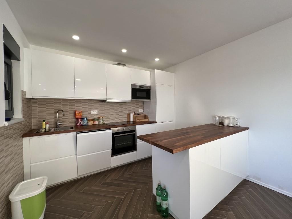 nova-vila-s-bazenem-a-nadhernym-vyhledem-na-more-oblast-makarska-chorvatsko