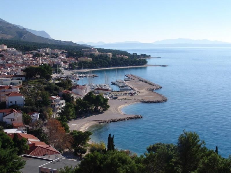 nova-luxusni-vila-s-vyhledem-na-more-baska-voda-chorvatsko