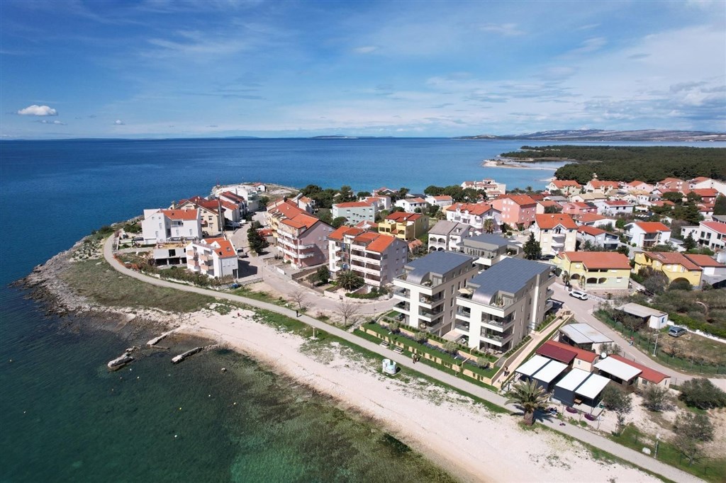 na-prodej-novy-apartman-s-jednou-loznici-a-terasou-v-1-rade-od-more-povljana-ostrov-pag-chorvatsko