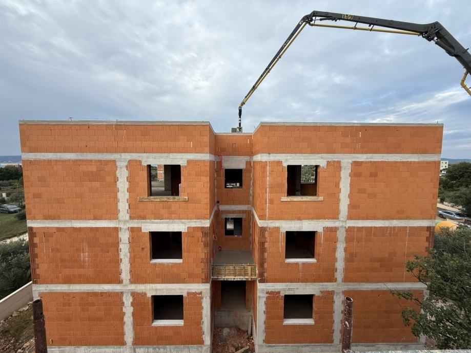 na-prodej-novy-apartman-se-dvema-loznicemi-a-stresni-terasou-s-vyhledem-na-more-sukosan-u-zadaru-chorvatsku