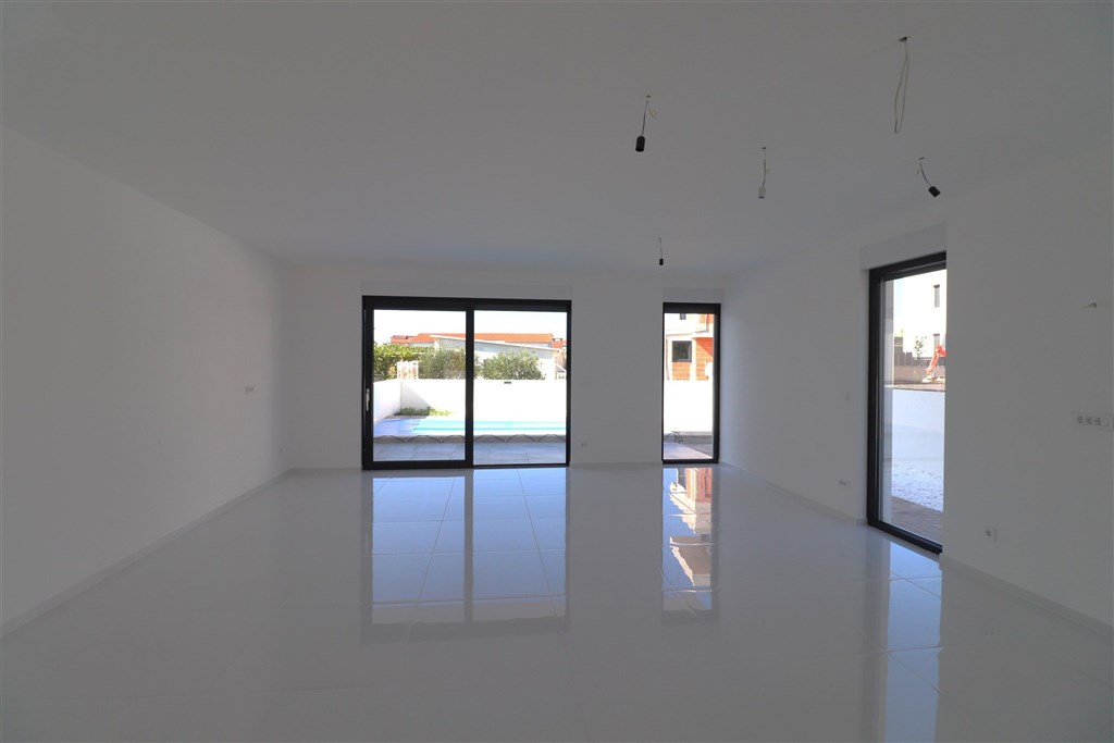 na-prodej-novy-moderni-dum-se-zahradou-a-bazenem-v-blizkosti-more-srima-chorvatsko