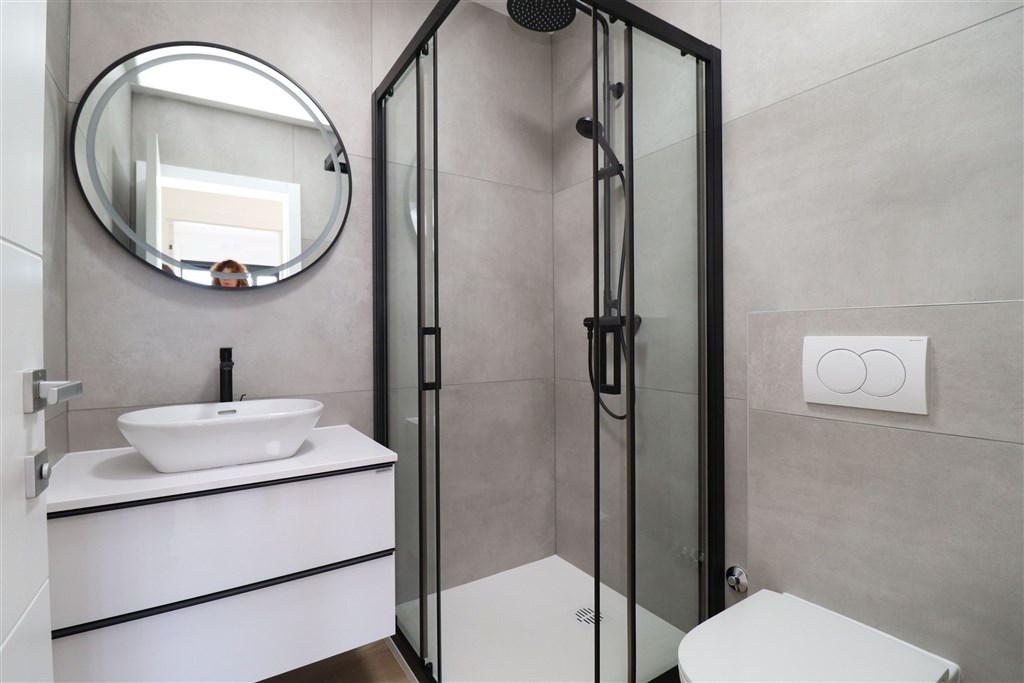 na-prodej-novy-moderni-dum-se-zahradou-a-bazenem-v-blizkosti-more-srima-chorvatsko