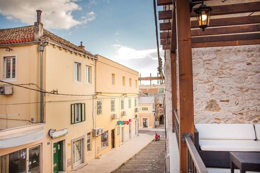 na-prodej-hostel-s-restauraci-a-bazenem-sibenik-chorvatsko