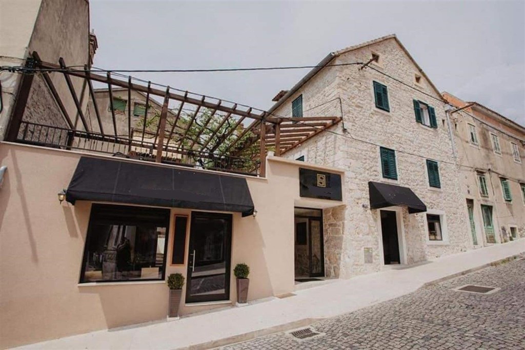 na-prodej-hostel-s-restauraci-a-bazenem-sibenik-chorvatsko
