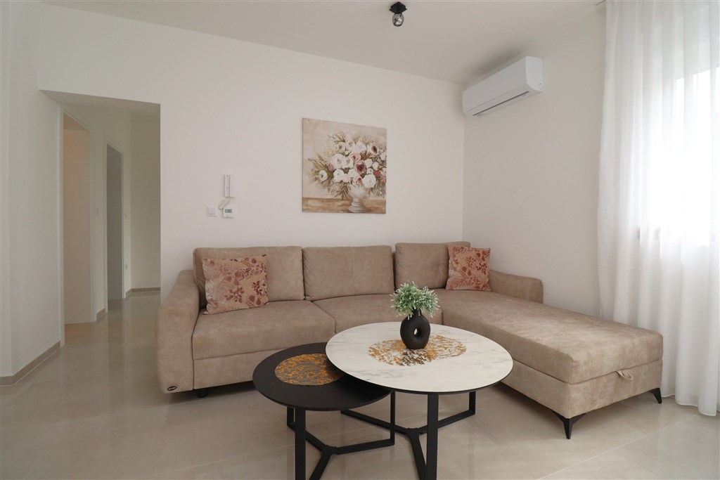 na-prodej-novy-dum-se-zahradou-a-terasou-v-blizkosti-more-srima-chorvatsko