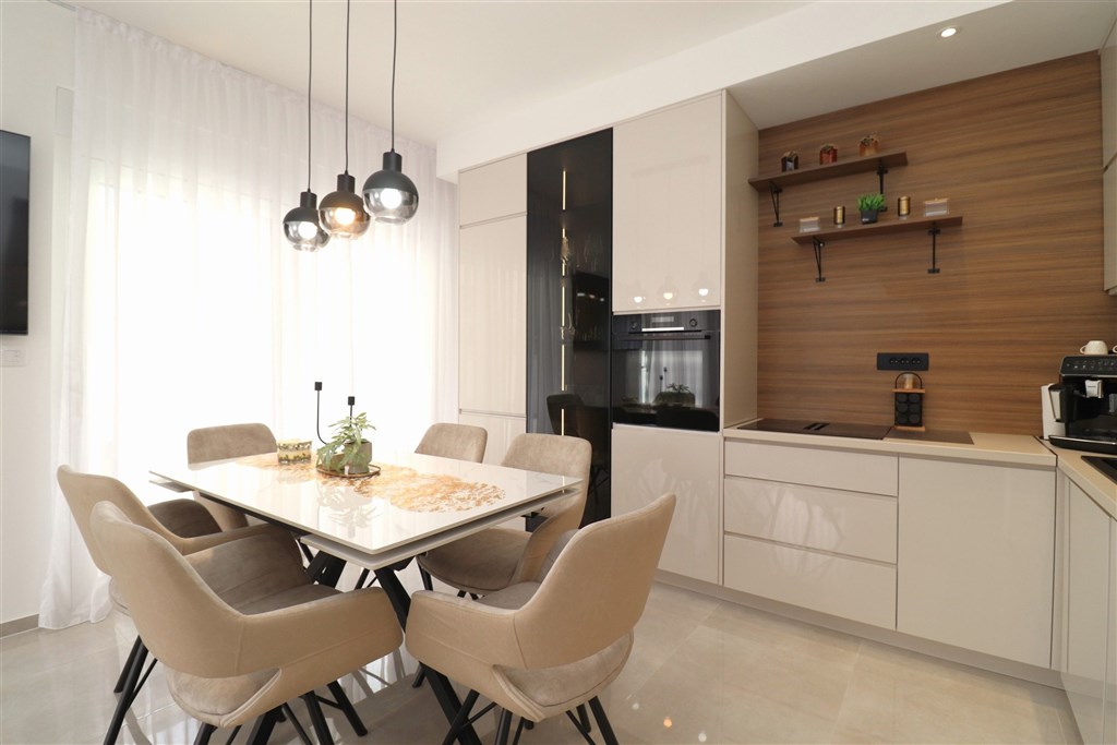 na-prodej-novy-dum-se-zahradou-a-terasou-v-blizkosti-more-srima-chorvatsko