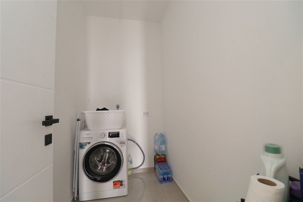 na-prodej-novy-dum-se-zahradou-a-terasou-v-blizkosti-more-srima-chorvatsko