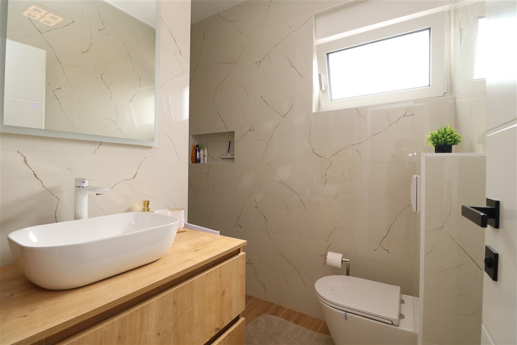 na-prodej-novy-dum-se-zahradou-a-terasou-v-blizkosti-more-srima-chorvatsko