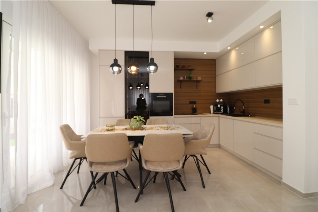 na-prodej-novy-dum-se-zahradou-a-terasou-v-blizkosti-more-srima-chorvatsko