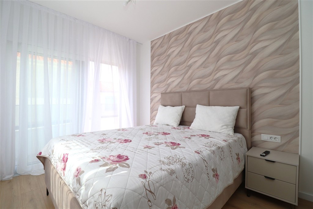 na-prodej-novy-dum-se-zahradou-a-terasou-v-blizkosti-more-srima-chorvatsko