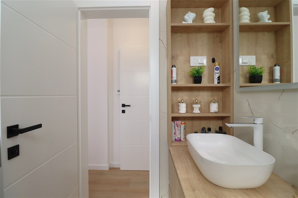 na-prodej-novy-dum-se-zahradou-a-terasou-v-blizkosti-more-srima-chorvatsko