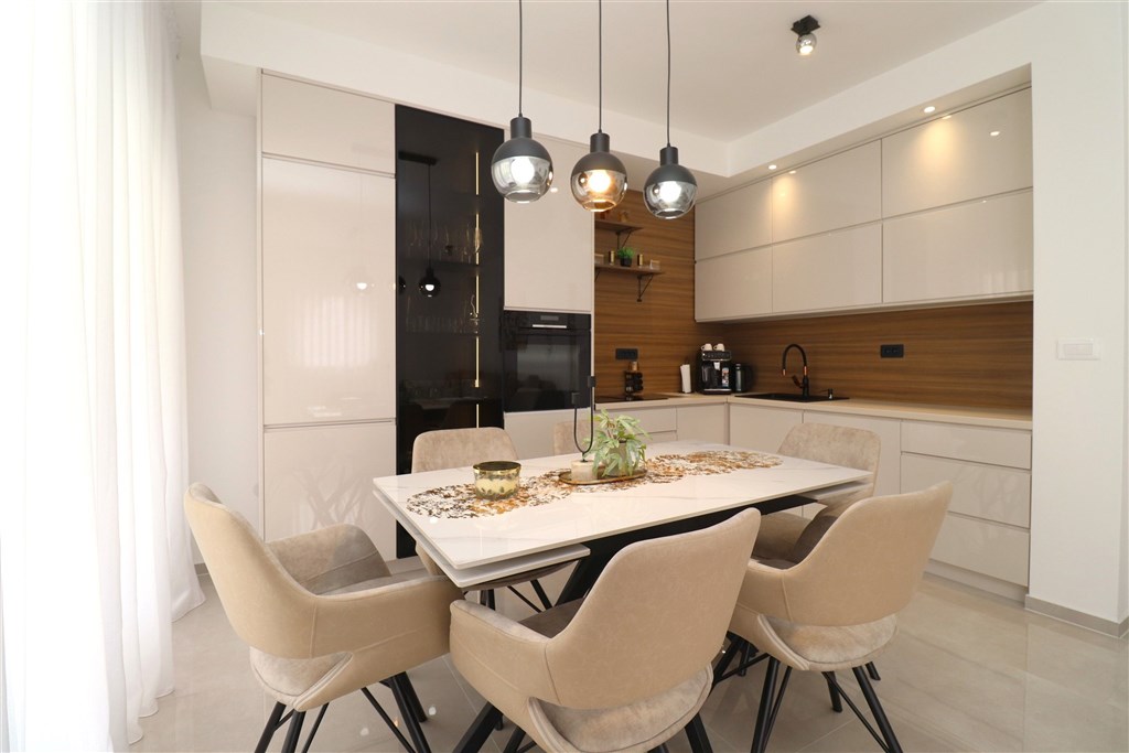 na-prodej-novy-dum-se-zahradou-a-terasou-v-blizkosti-more-srima-chorvatsko