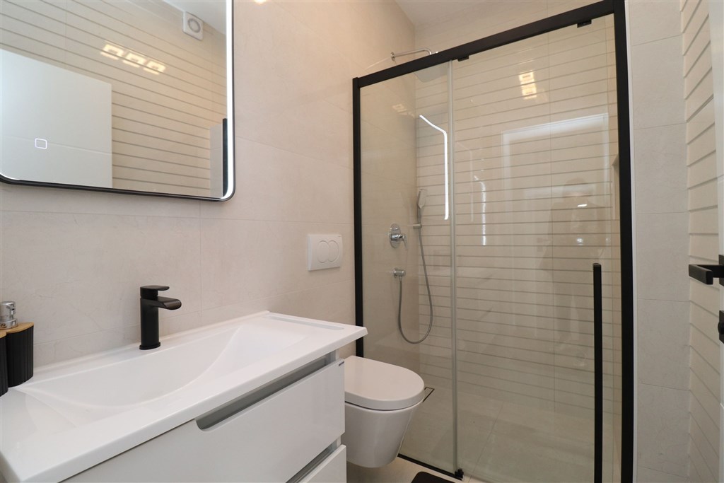 na-prodej-novy-dum-se-zahradou-a-terasou-v-blizkosti-more-srima-chorvatsko