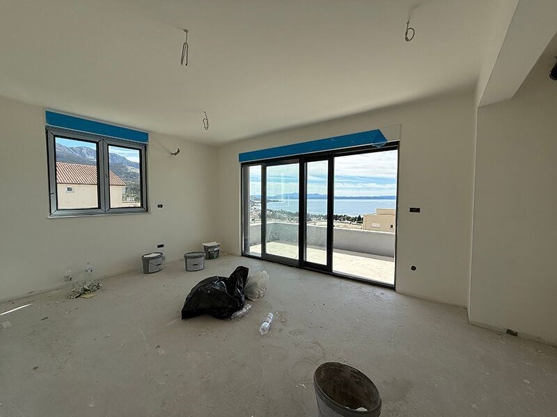 na-prodej-novy-apartman-se-dvema-loznicemi-a-vyhledem-na-more-tucepi-chorvatsko