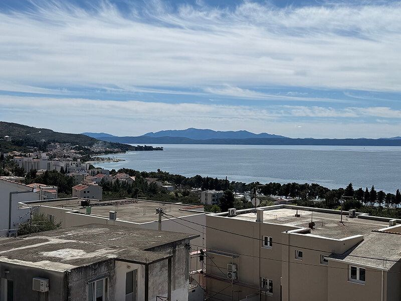 na-prodej-novy-apartman-se-dvema-loznicemi-a-vyhledem-na-more-tucepi-chorvatsko