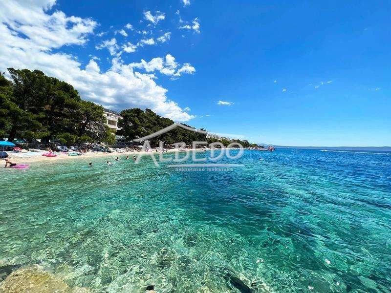 na-prodej-novy-apartman-se-dvema-loznicemi-a-vyhledem-na-more-tucepi-chorvatsko