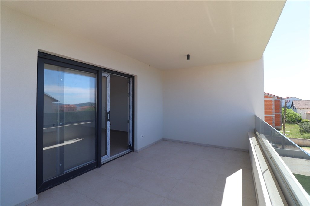 na-prodej-novy-moderni-apartman-se-2-loznicemi-a-velkou-terasou-vodice-chorvatsko