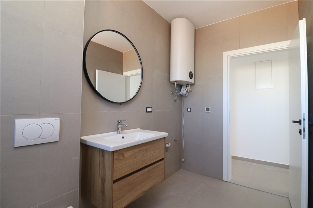na-prodej-novy-moderni-apartman-se-2-loznicemi-a-velkou-terasou-vodice-chorvatsko