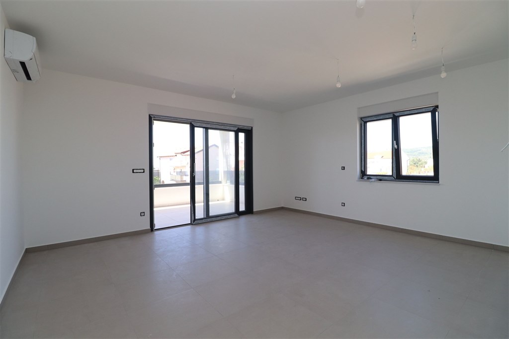 na-prodej-novy-moderni-apartman-se-2-loznicemi-a-velkou-terasou-vodice-chorvatsko