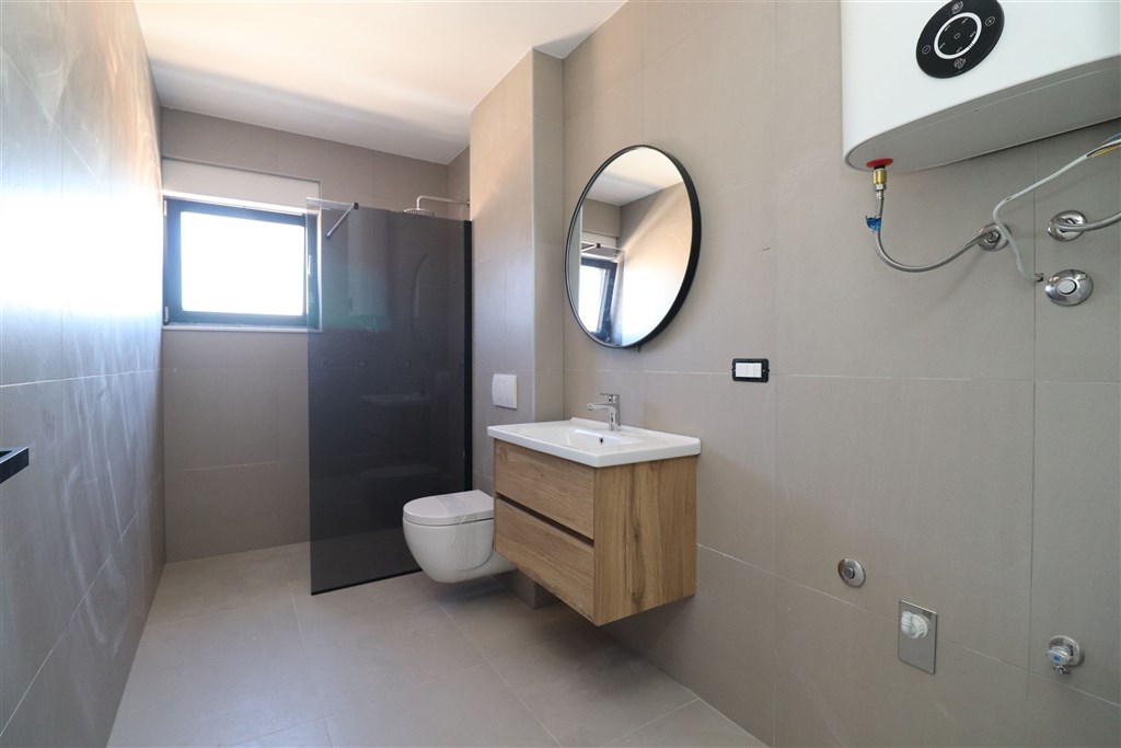 na-prodej-novy-moderni-apartman-se-2-loznicemi-a-velkou-terasou-vodice-chorvatsko