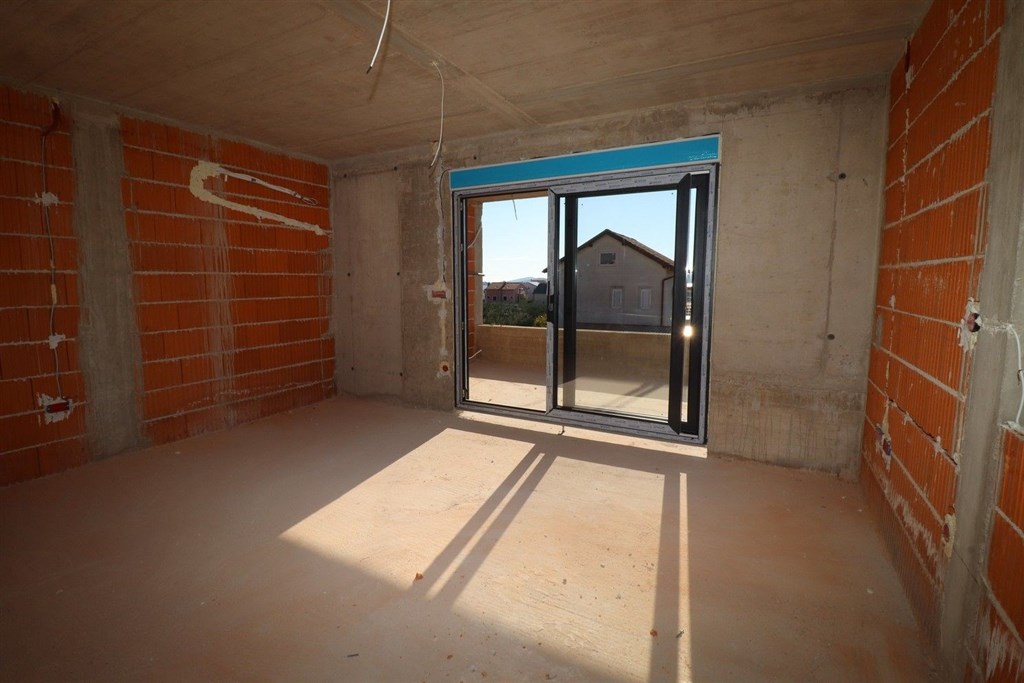 na-prodej-novy-moderni-apartman-se-2-loznicemi-a-velkou-terasou-vodice-chorvatsko