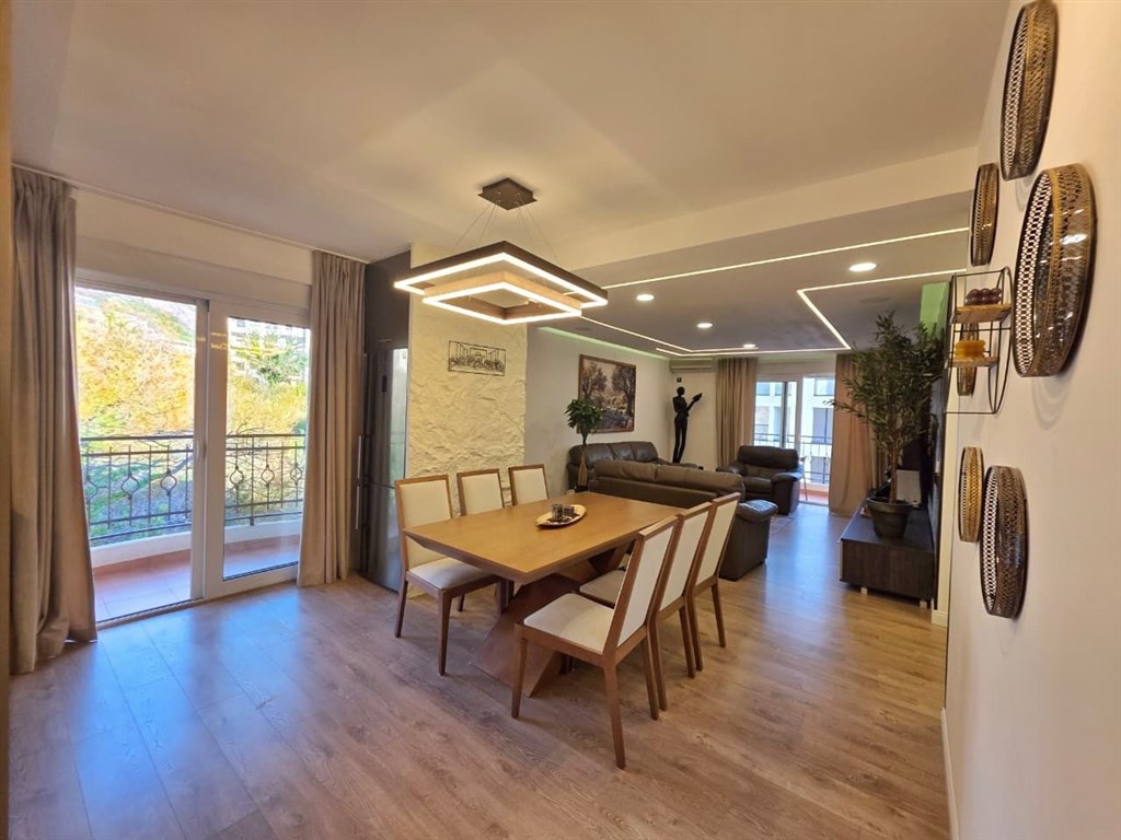 na-prodej-luxusni-apartman-se-3-loznicemi-a-soukromou-saunou-300-m-od-more-v-becici-cerna-hora