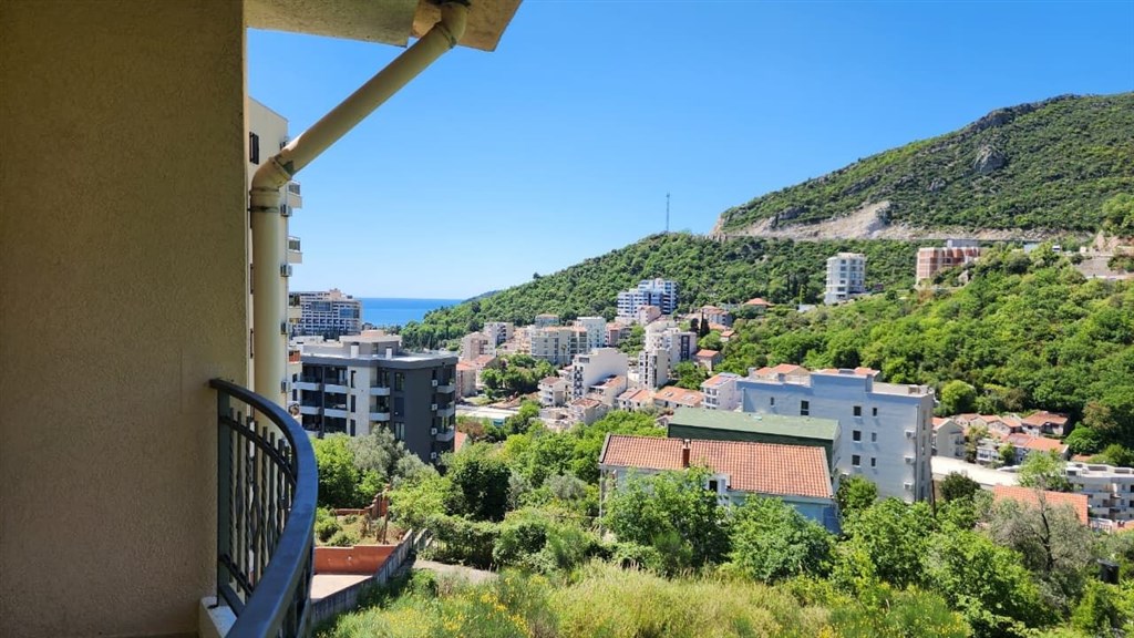 na-prodej-luxusni-apartman-se-3-loznicemi-a-soukromou-saunou-300-m-od-more-v-becici-cerna-hora