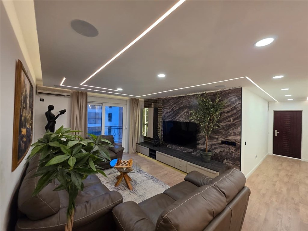 na-prodej-luxusni-apartman-se-3-loznicemi-a-soukromou-saunou-300-m-od-more-v-becici-cerna-hora