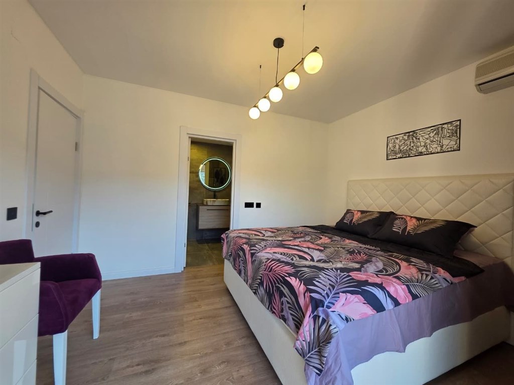 na-prodej-luxusni-apartman-se-3-loznicemi-a-soukromou-saunou-300-m-od-more-v-becici-cerna-hora