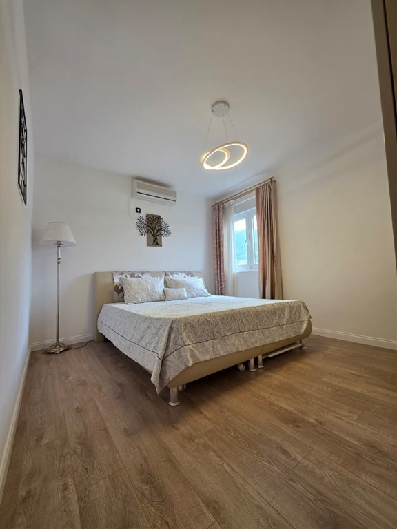 na-prodej-luxusni-apartman-se-3-loznicemi-a-soukromou-saunou-300-m-od-more-v-becici-cerna-hora