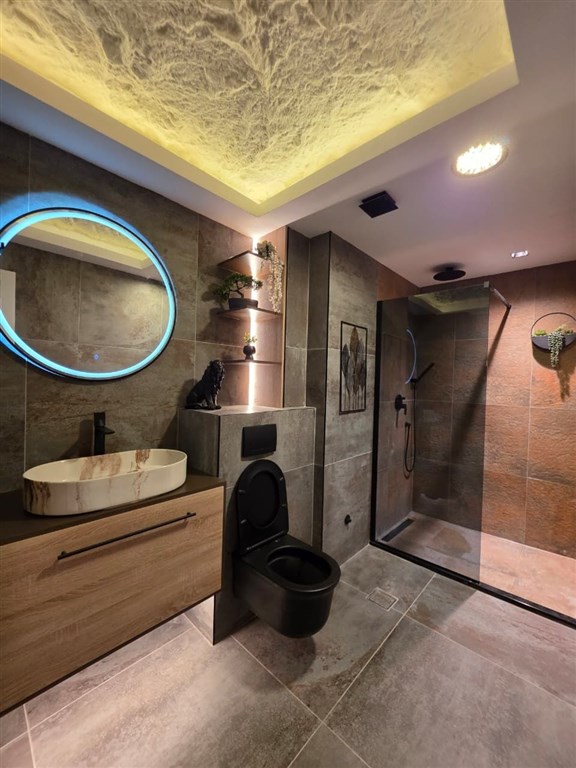 na-prodej-luxusni-apartman-se-3-loznicemi-a-soukromou-saunou-300-m-od-more-v-becici-cerna-hora