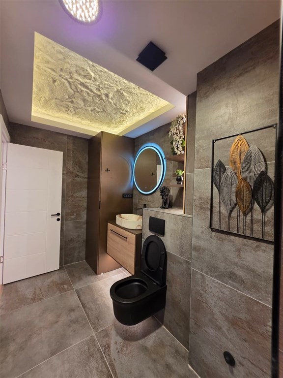 na-prodej-luxusni-apartman-se-3-loznicemi-a-soukromou-saunou-300-m-od-more-v-becici-cerna-hora
