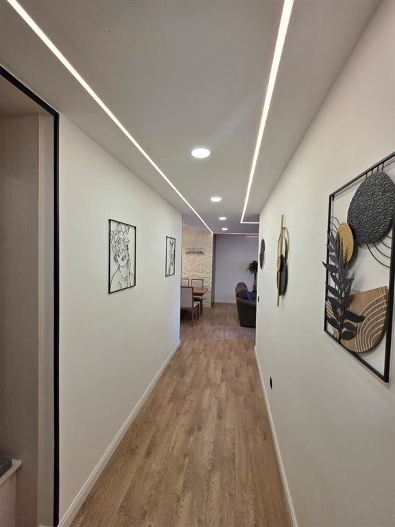 na-prodej-luxusni-apartman-se-3-loznicemi-a-soukromou-saunou-300-m-od-more-v-becici-cerna-hora
