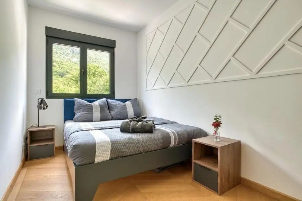 na-prodej-prostorny-apartman-4-kk-s-terasou-a-panoramatickymi-vyhledy-v-budve-sveti-stefan-cerna-hora