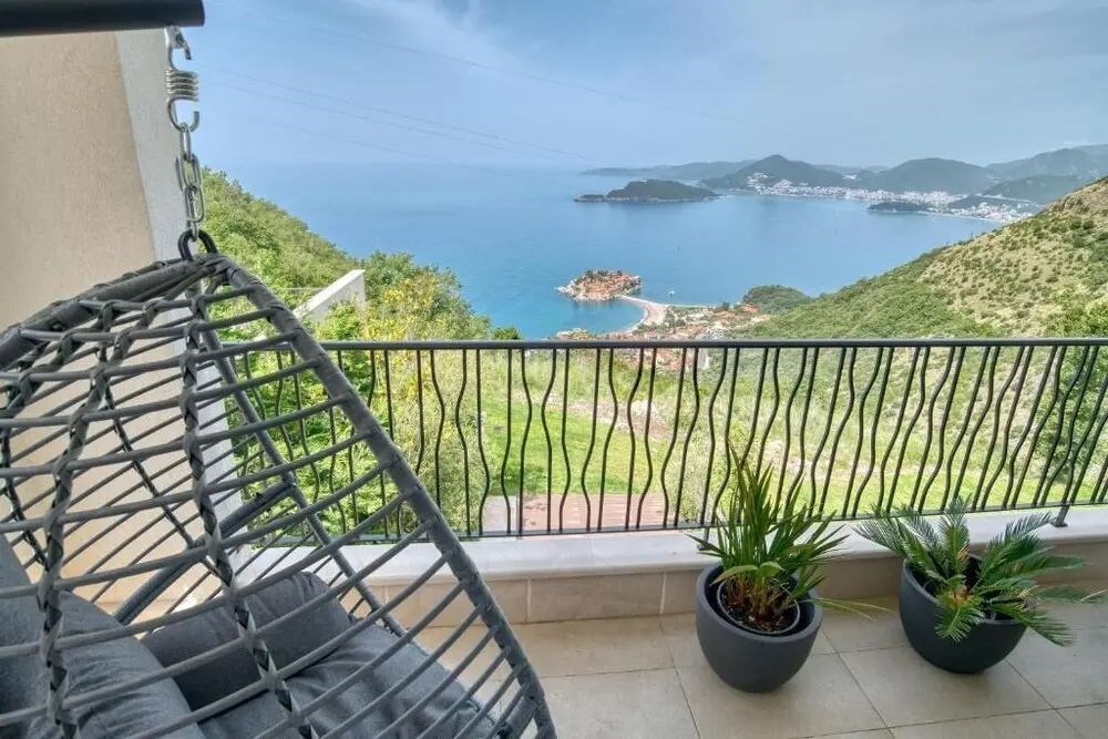na-prodej-prostorny-apartman-4-kk-s-terasou-a-panoramatickymi-vyhledy-v-budve-sveti-stefan-cerna-hora