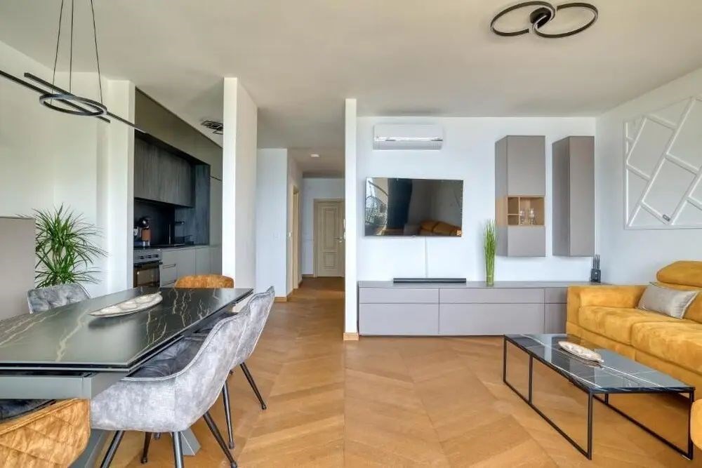 na-prodej-prostorny-apartman-4-kk-s-terasou-a-panoramatickymi-vyhledy-v-budve-sveti-stefan-cerna-hora
