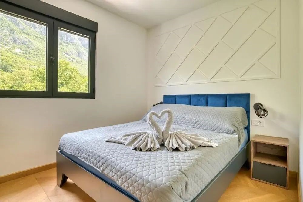 na-prodej-prostorny-apartman-4-kk-s-terasou-a-panoramatickymi-vyhledy-v-budve-sveti-stefan-cerna-hora