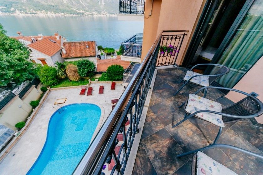 na-prodej-apartman-se-dvema-loznicemi-pobliz-more-v-kotoru-cerna-hora