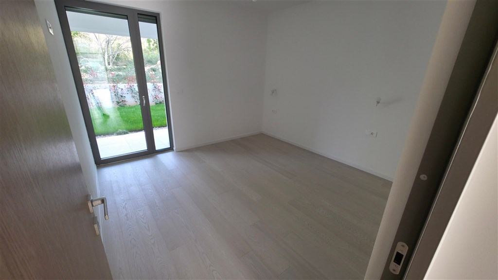 na-prodej-exkluzivni-apartman-se-tremi-loznicemi-a-predzahradkou-v-blizkosti-more-zadarborik-chorvatsko