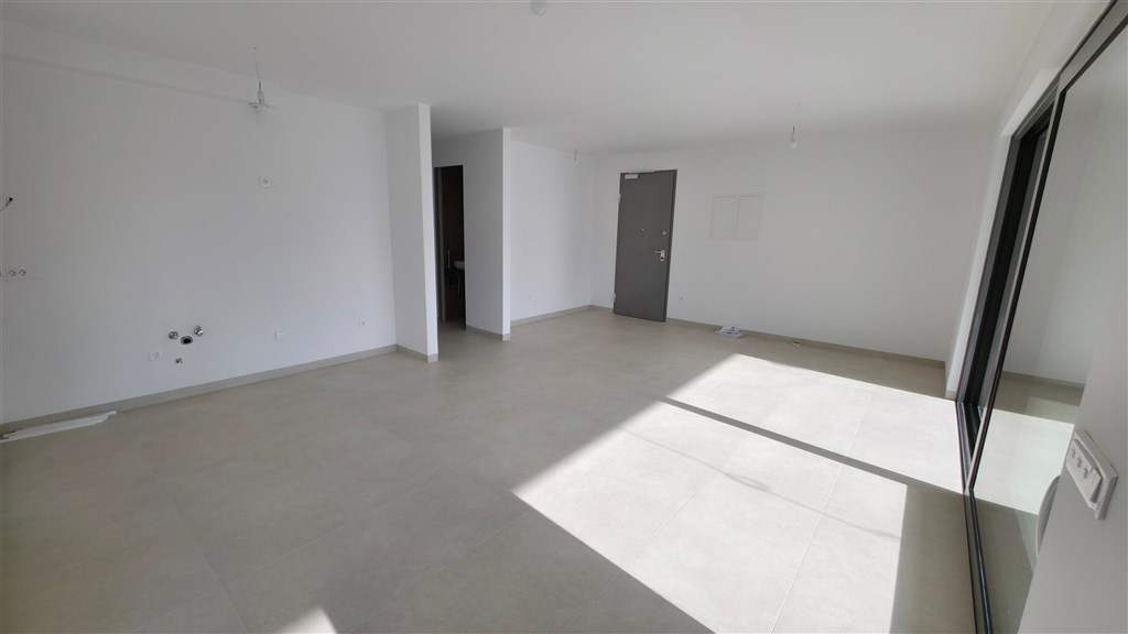 na-prodej-exkluzivni-apartman-se-tremi-loznicemi-a-predzahradkou-v-blizkosti-more-zadarborik-chorvatsko