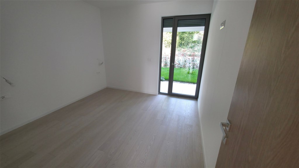 na-prodej-exkluzivni-apartman-se-tremi-loznicemi-a-predzahradkou-v-blizkosti-more-zadarborik-chorvatsko