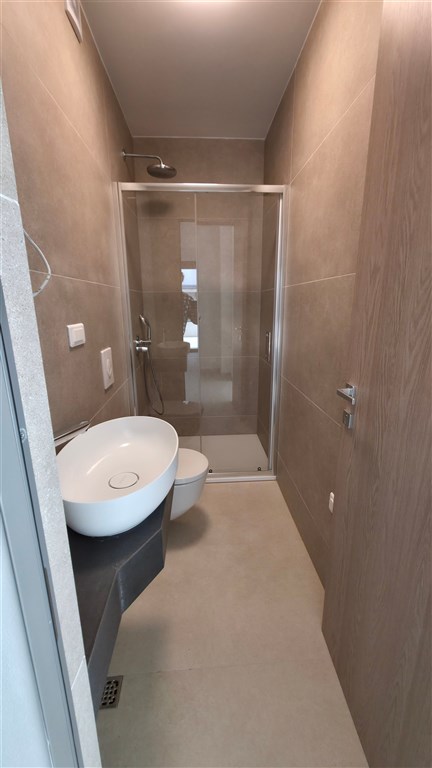 na-prodej-exkluzivni-apartman-se-tremi-loznicemi-a-predzahradkou-v-blizkosti-more-zadarborik-chorvatsko