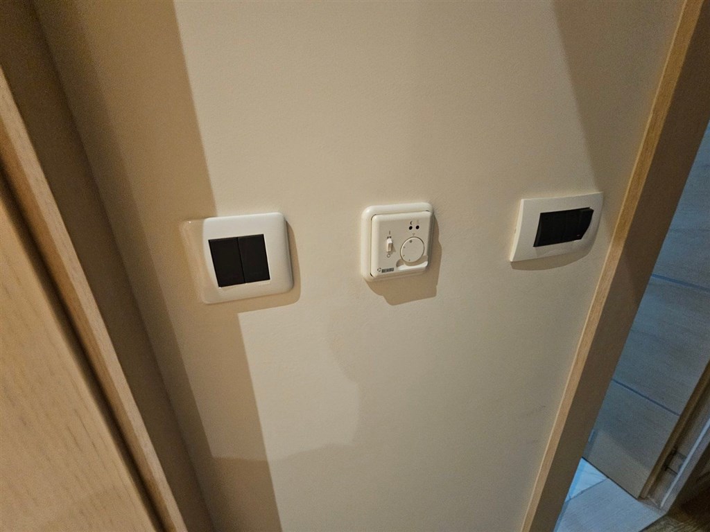 na-prodej-prostorny-dvouloznicovy-apartman-450-od-plaze-v-budve-cerna-hora