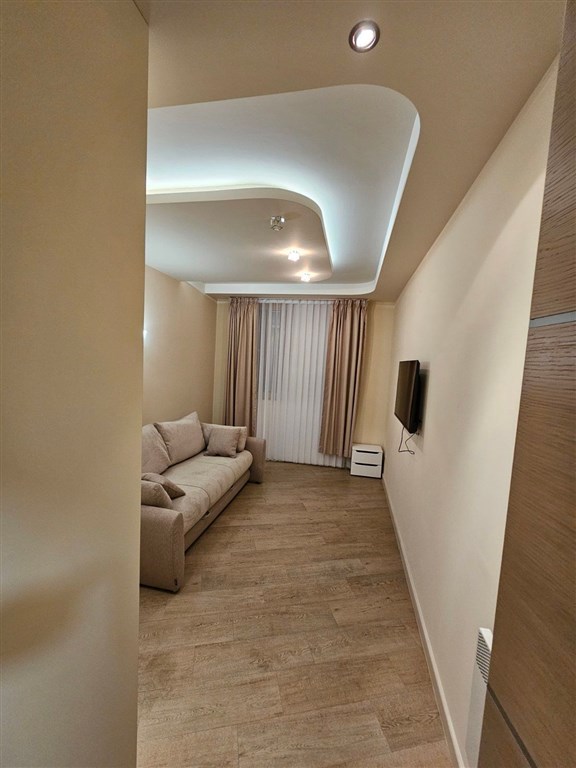 na-prodej-prostorny-dvouloznicovy-apartman-450-od-plaze-v-budve-cerna-hora