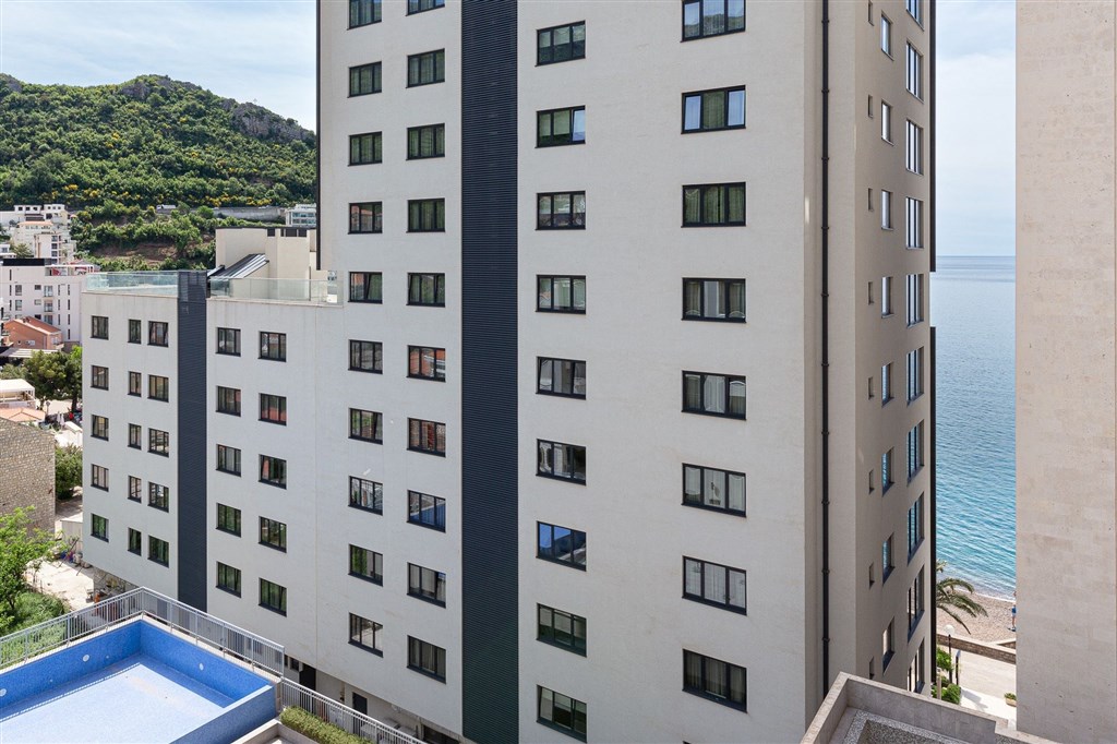 na-prodej-dvouloznicovy-apartman-pouze-100-metru-od-plaze-v-rafajlovici-cerna-hora
