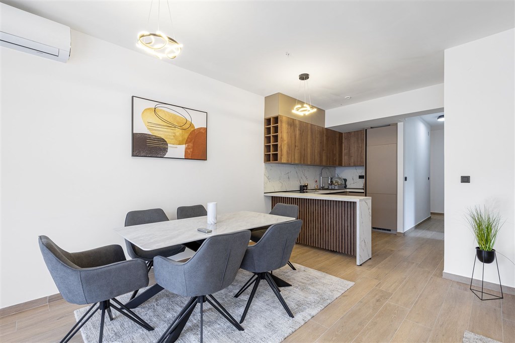 na-prodej-dvouloznicovy-apartman-pouze-100-metru-od-plaze-v-rafajlovici-cerna-hora